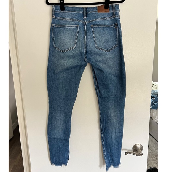 Madewell Tall 9” High Rise Skinny Jean in Frankie Wash: Torn Knee, Size 28T - Picture 2 of 4
